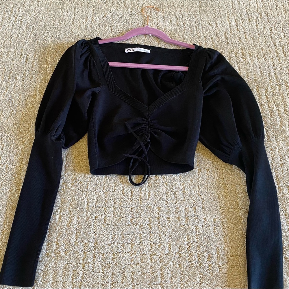 Cute Crop Top by Zara, Size is a small